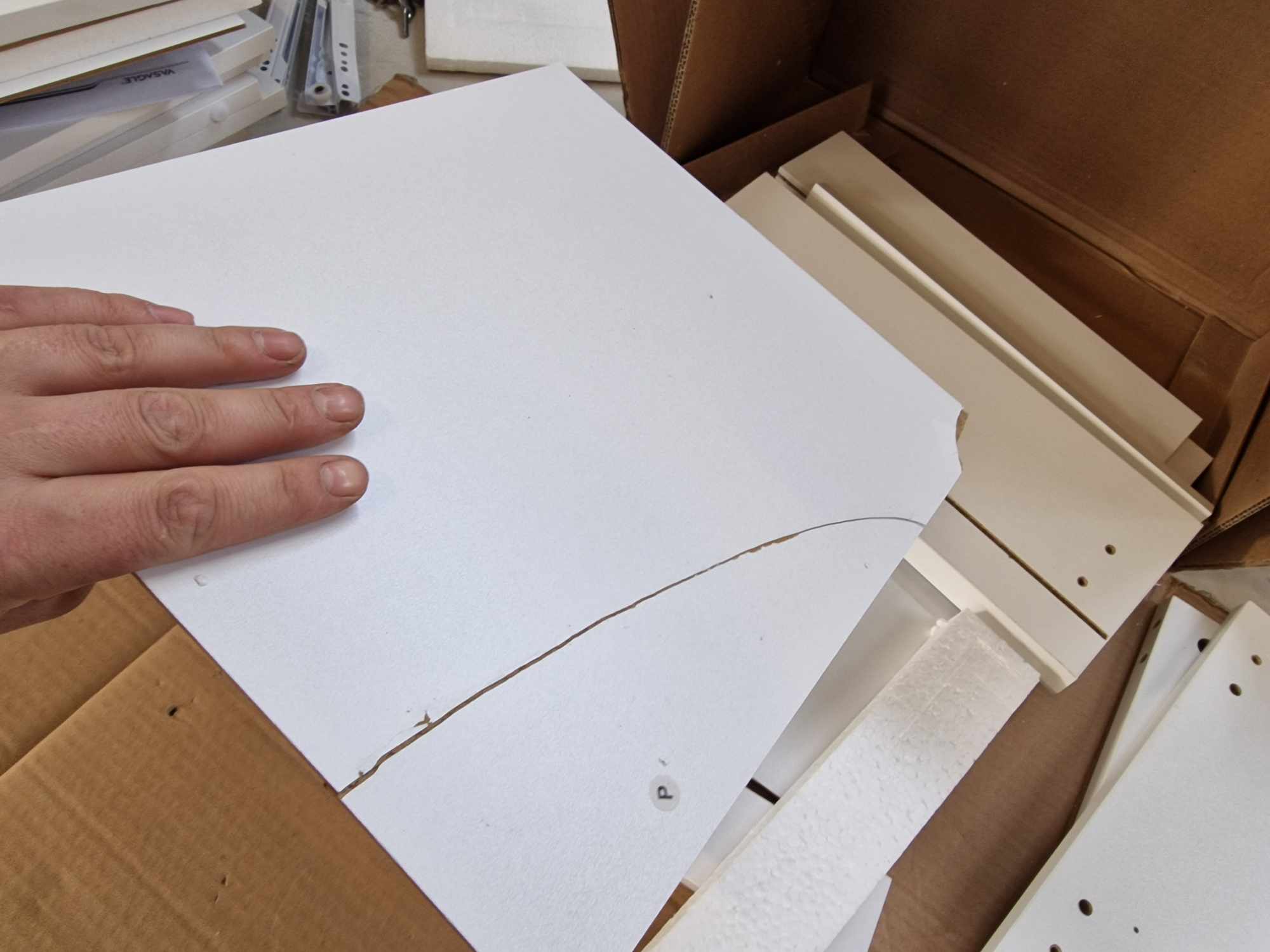 ÚJRACSOMAGOLT TERMÉK: VASAGLE MDF éjjeliszekrény LED világítással, állítható színek és intenzitás, 35x40x55 cm, fehér - Image 4