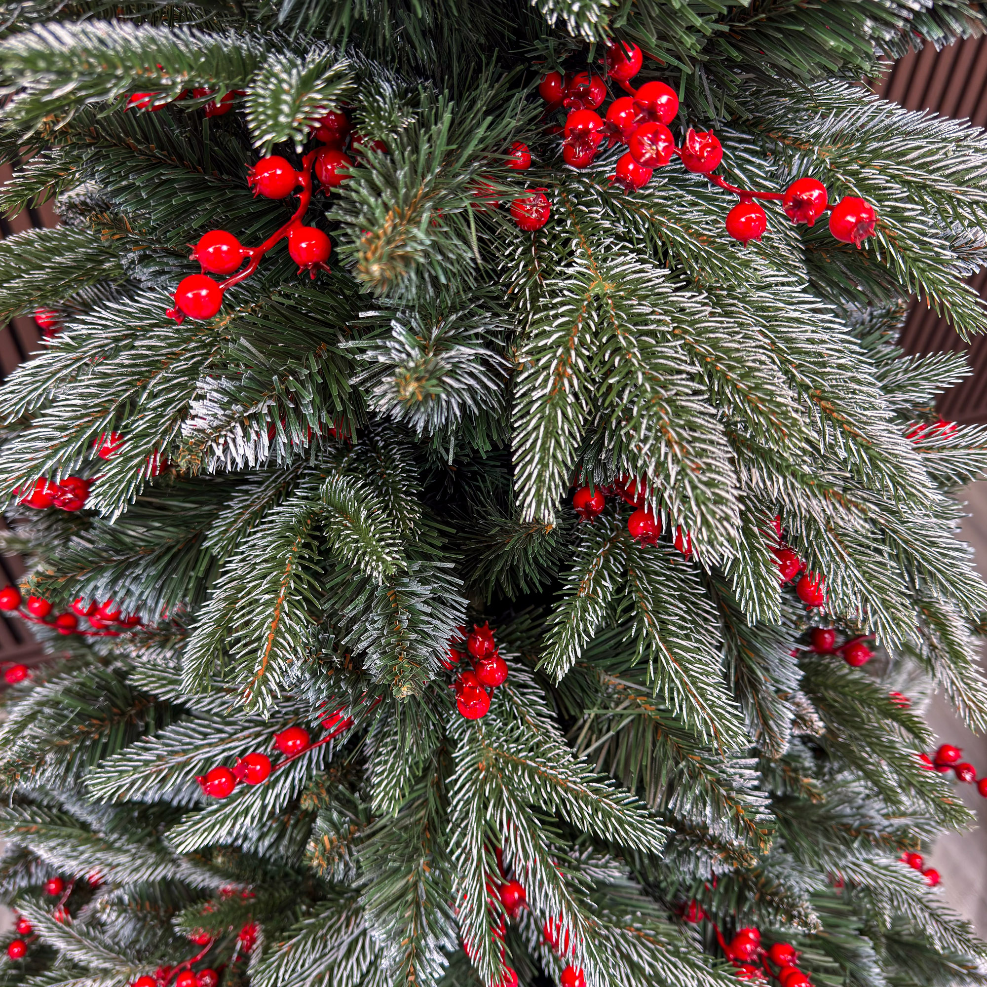 Sersimo Miahelene Elite mesterséges karácsonyfa, zöld havas, bogyókkal, 2D+3D mix, 220 cm - Image 4