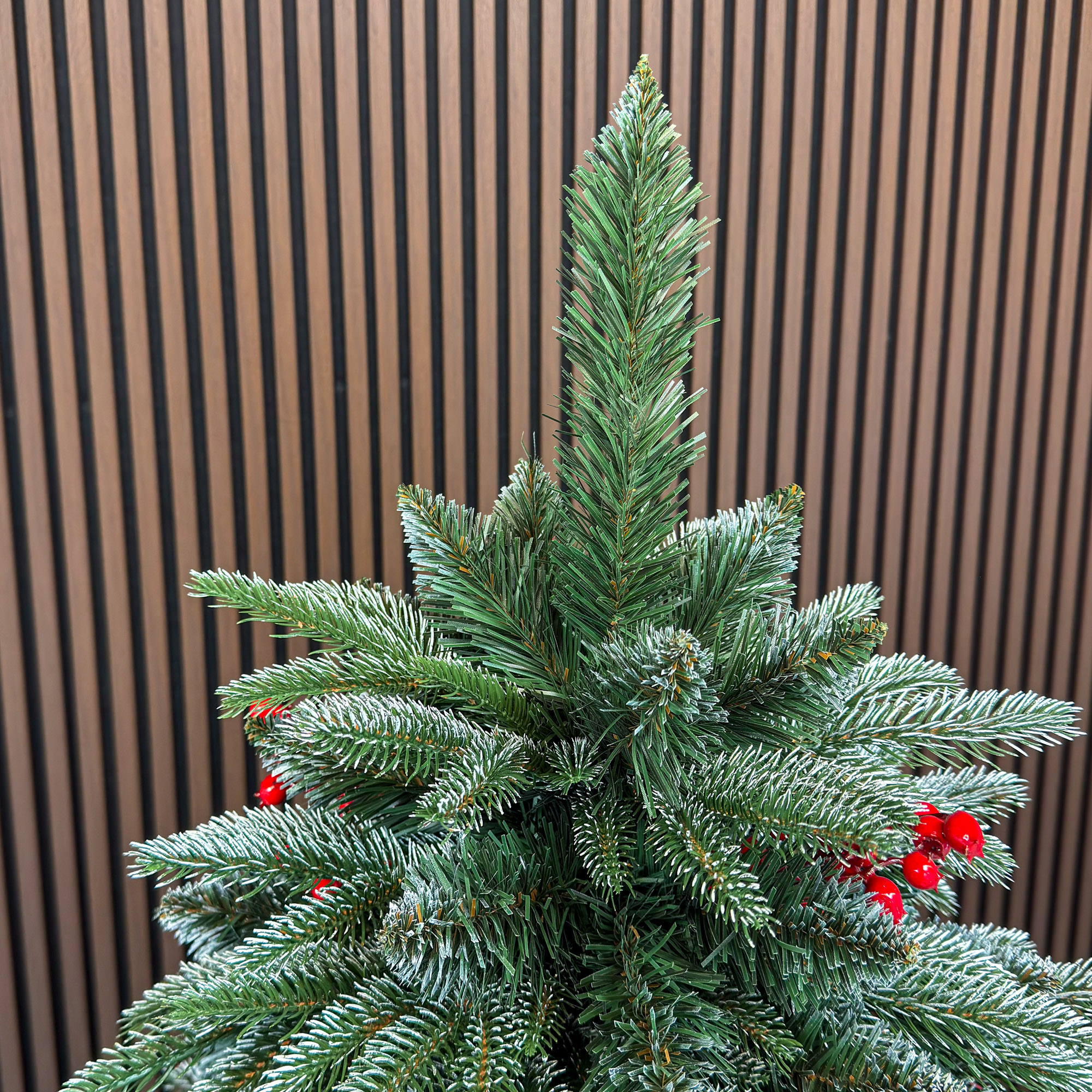 Sersimo Miahelene Elite mesterséges karácsonyfa, zöld havas, bogyókkal, 2D+3D mix, 220 cm - Image 5