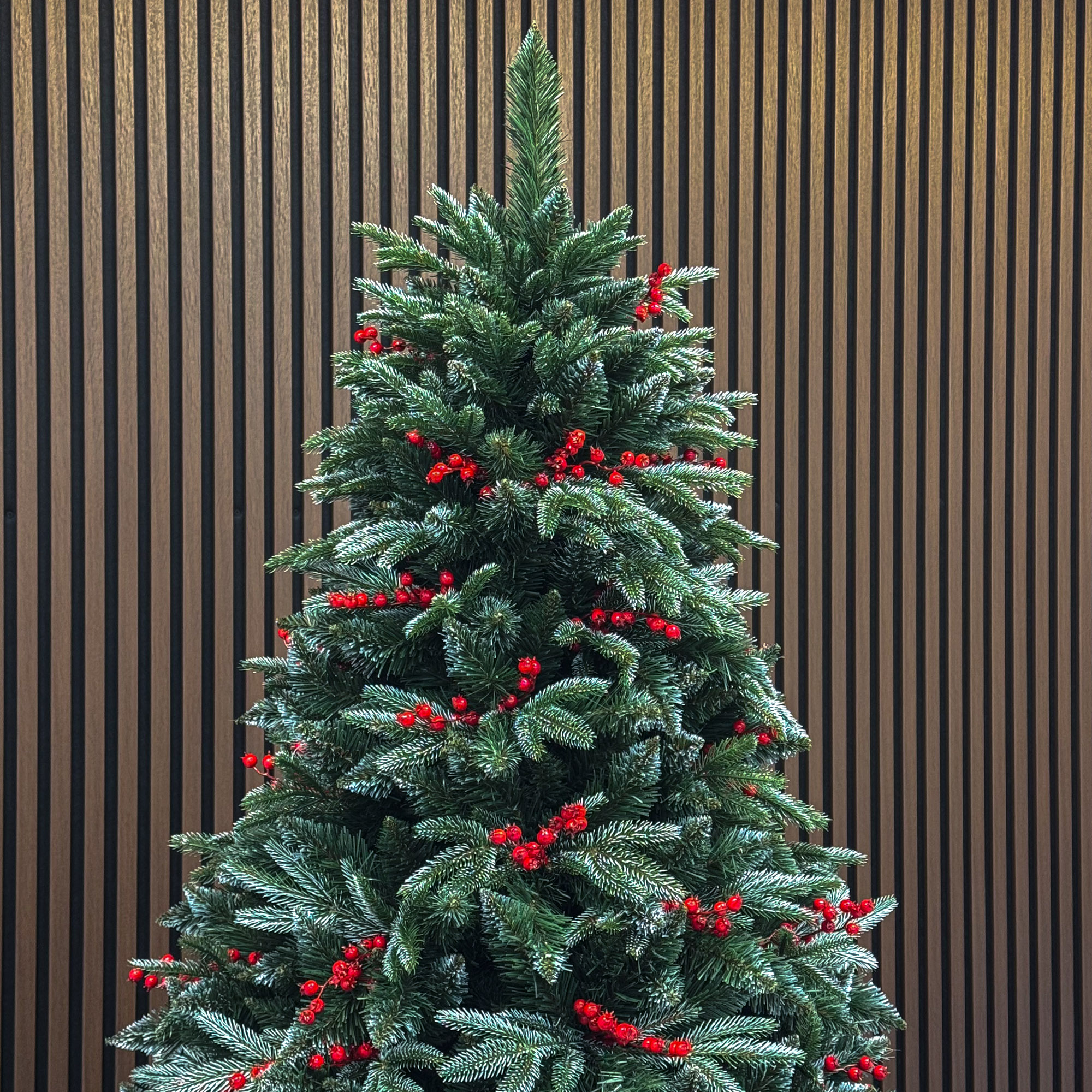 Sersimo Miahelene Elite mesterséges karácsonyfa, zöld havas, bogyókkal, 2D+3D mix, 220 cm - Image 8