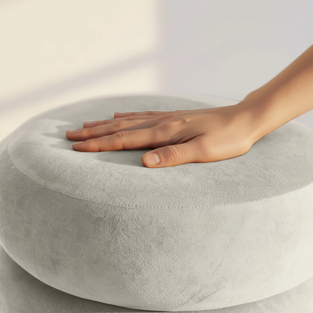Snuggo kárpitozott puff tárolóhellyel, velúr huzattal, 42 cm átmérő, 45 cm magasság, krémszínű - Image 8