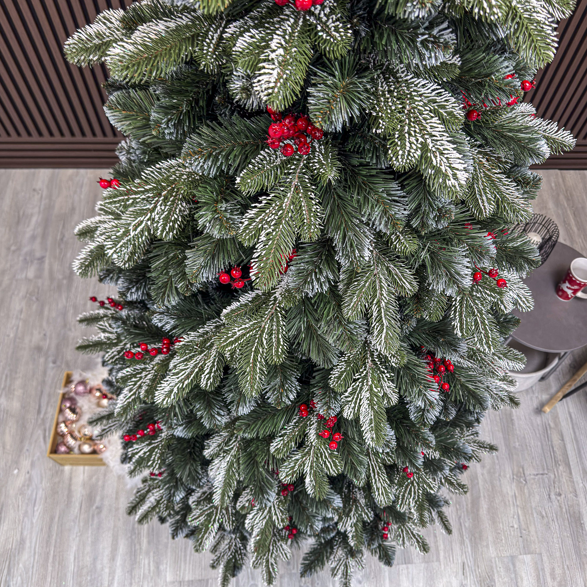 Mesterséges karácsonyfa Sersimo Alexima Elite, zöld havas hatású piros bogyókkal, 2D+3D kombináció, 230 cm - Image 2