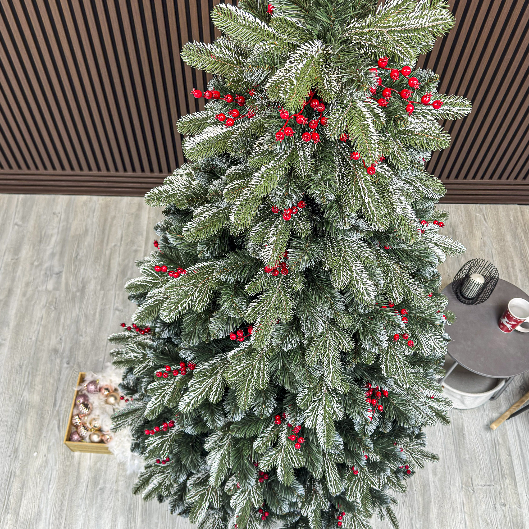 Mesterséges karácsonyfa Sersimo Alexima Elite, zöld havas hatású piros bogyókkal, 2D+3D kombináció, 230 cm - Image 4