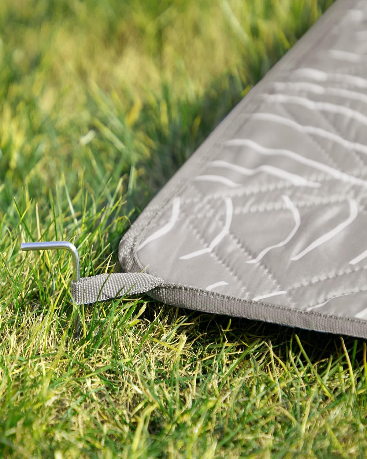 SONGMICS Vízálló pikniktakaró 300 × 200 cm, rögzítő cövekekkel, összecsukható, mosható, többrétegű, khaki trópusi mintával - Image 4