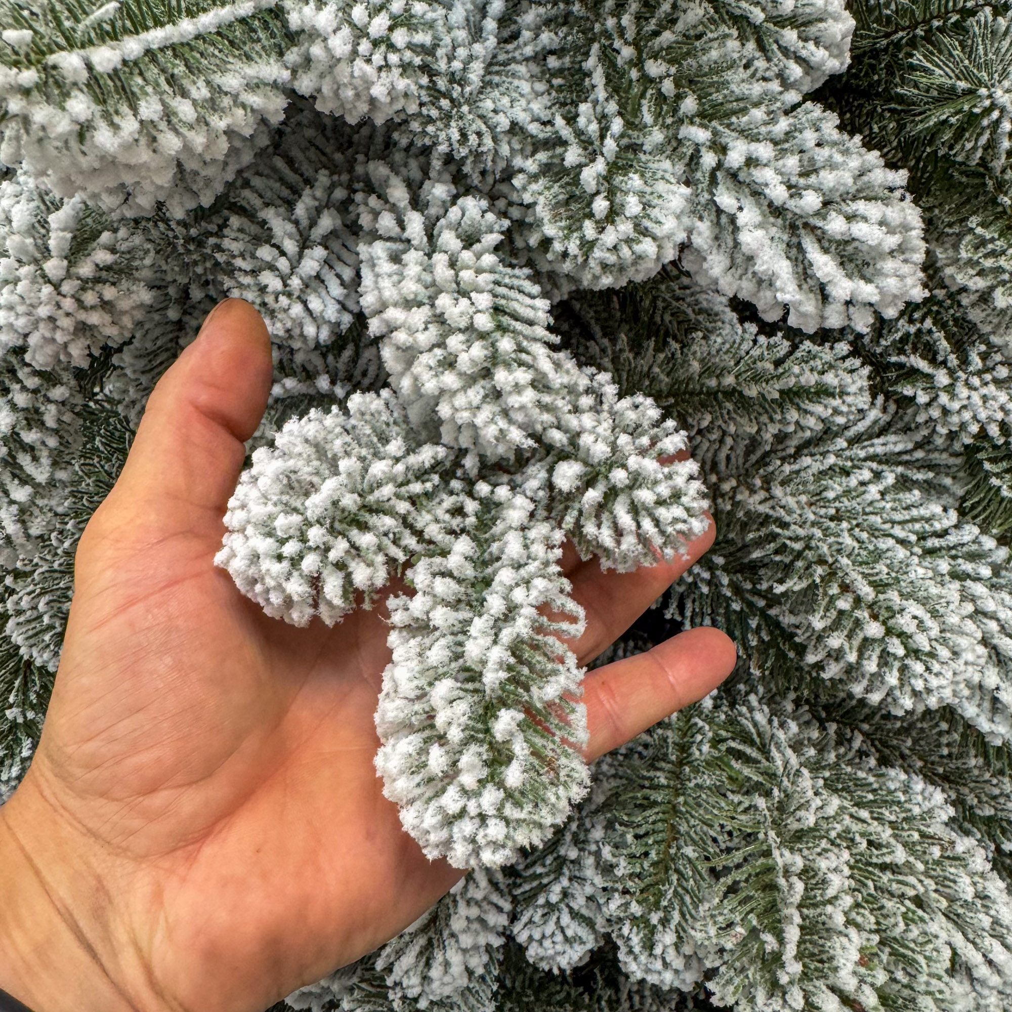 Műfenyő Sersimo Lore d’Neige Elite, havas, 2D+3D kevert ágakkal, 200 cm - Image 10