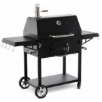 Gratar carbuni cu capac si termometru, grill fonta, rafturi laterale, roti pentru deplasare, 153x65x137 cm, negru
